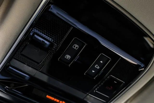 New 2026 Fuji White Land Rover SE image 26