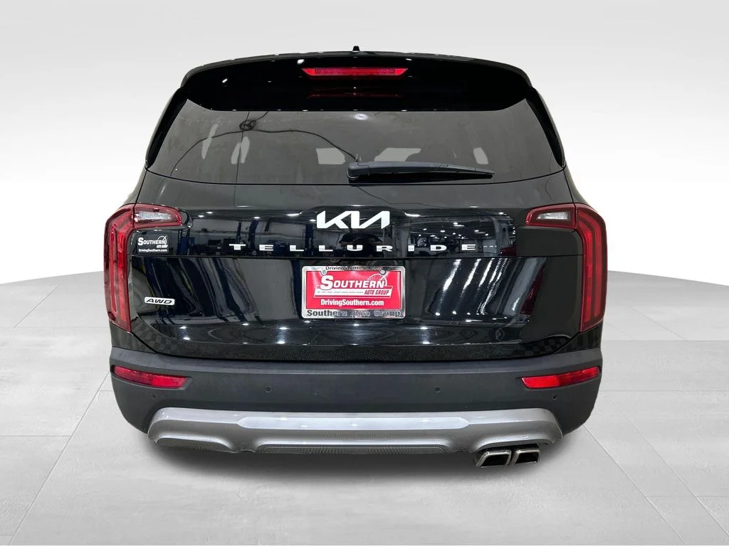 Used 2022 Black Kia SX image 4