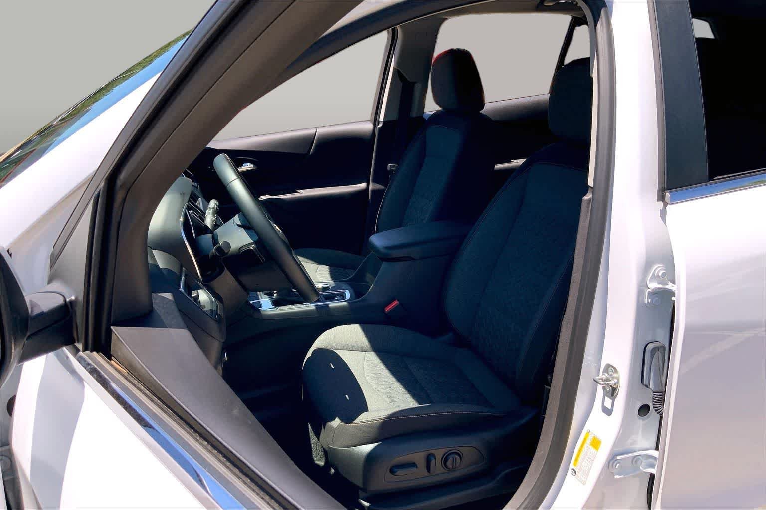 Used 2024 Summit White Chevrolet LT image 8
