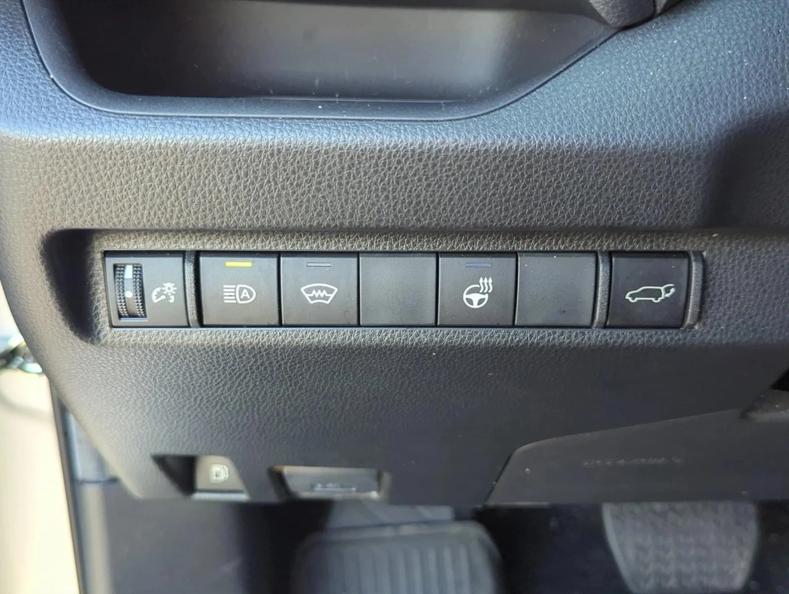 Used 2024 Silver Sky Metallic Toyota Hybrid XLE Premium image 11