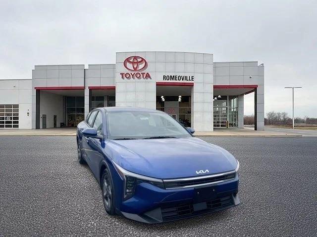 Used 2025 Blue Kia LXS image 1