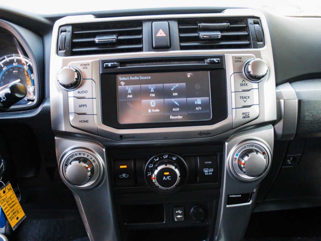 Used 2015 Classic Silver Metallic Toyota SR5 image 17