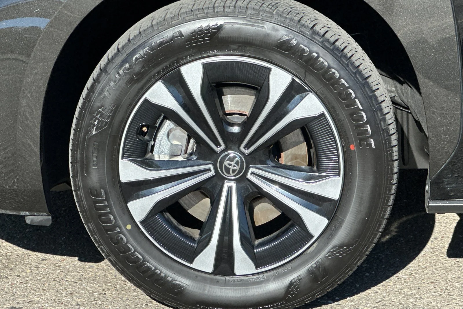 2024 Toyota bZ4X XLE - Photo 16