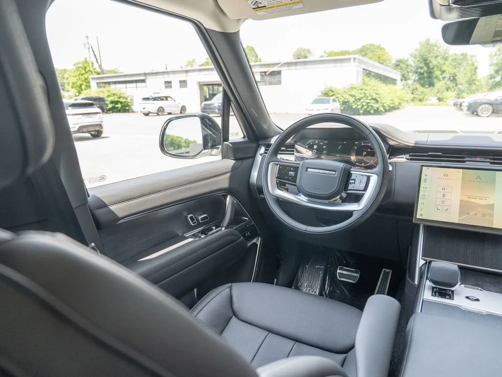 New 2026 Fuji White Land Rover SE image 18