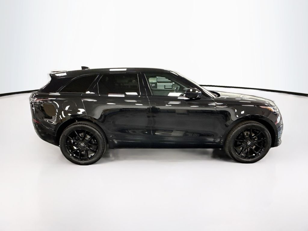 Certified Used 2026 Santorini Black Metallic Land Rover Dynamic SE image 4