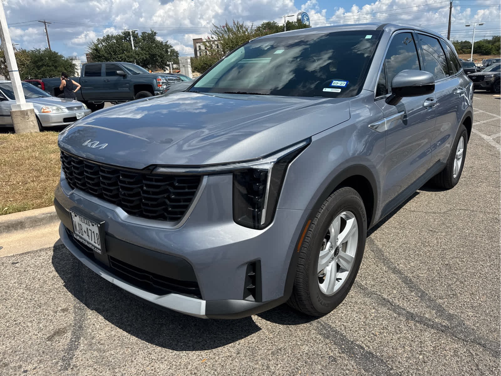 Used 2025 Everlasting Silver Kia LX image 2