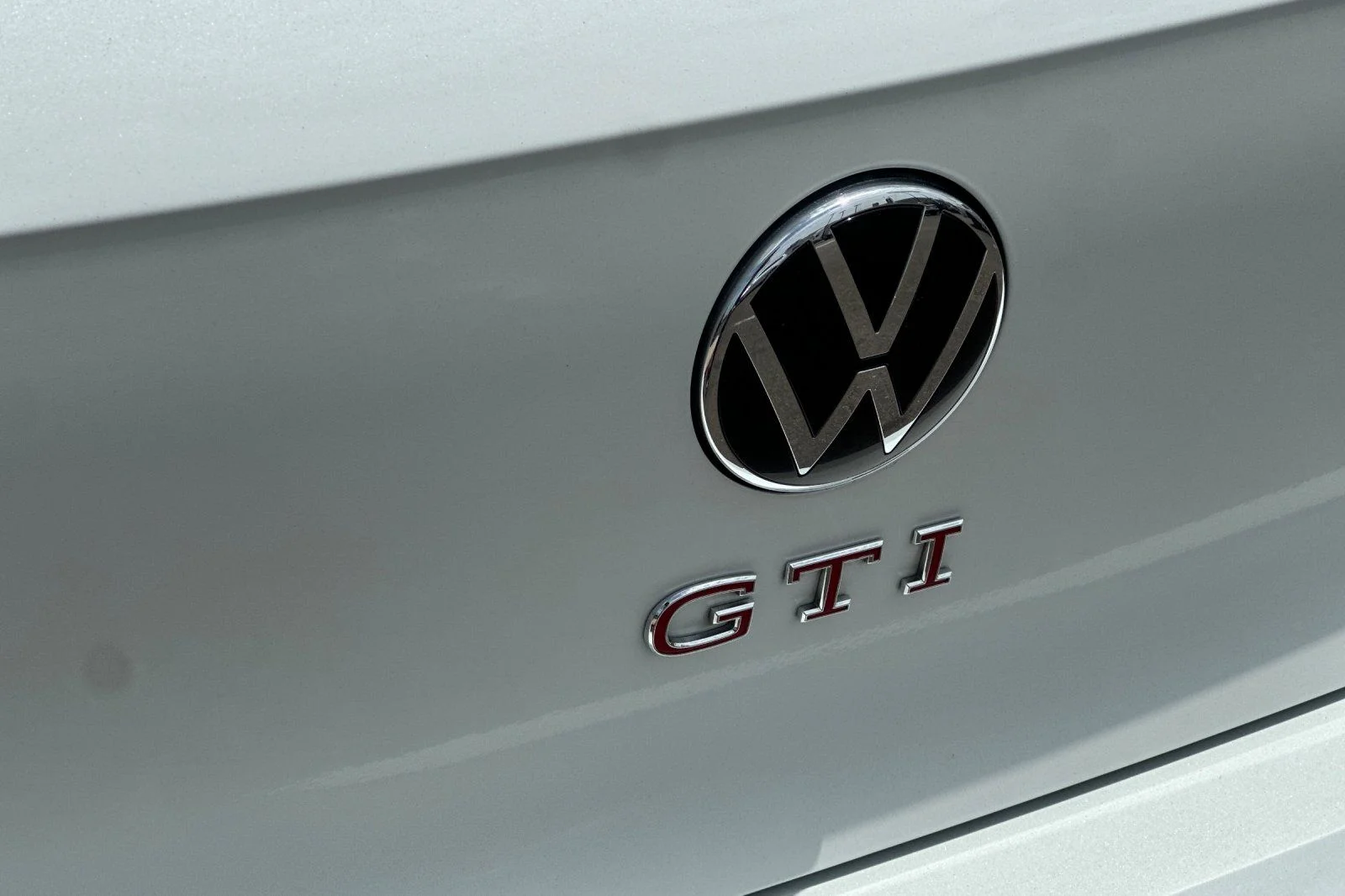 Used 2023 White Volkswagen 2.0T S image 27