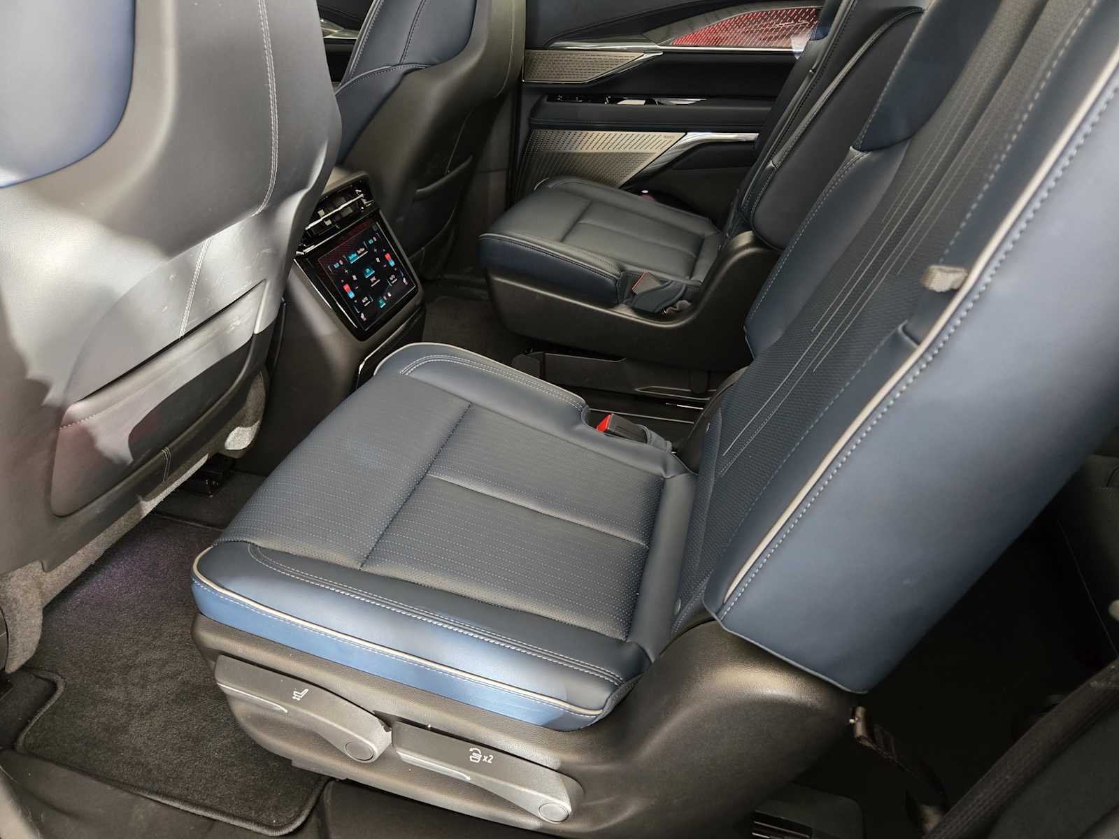 2025 Cadillac Escalade IQ Luxury 2 - Photo 19