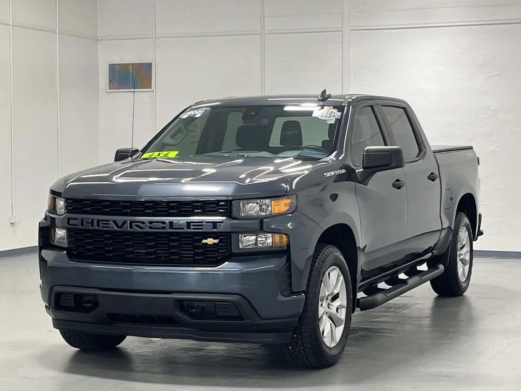 Used 2021 SHADOW GRAY METALLIC Chevrolet Custom image 4