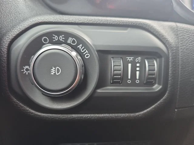 Used 2020 Gray Jeep Unlimited Sport Altitude image 26