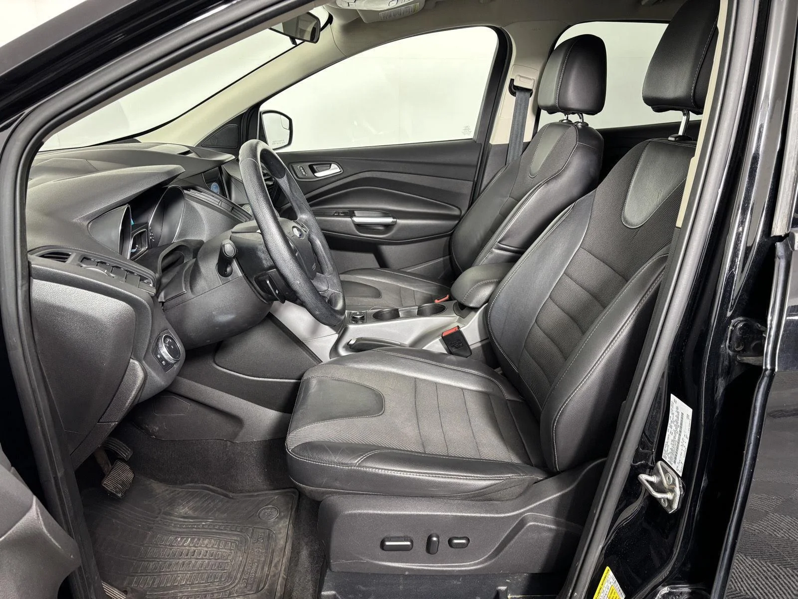 Used 2016 Shadow Black Ford SE image 12
