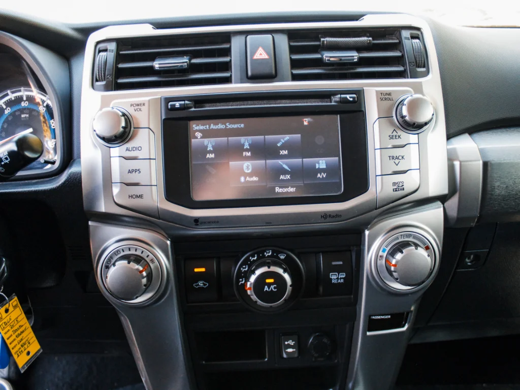 Used 2015 Classic Silver Metallic Toyota SR5 image 17