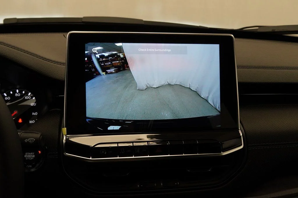 New 2026 Diamond Black Crystal Pearlcoat Jeep Latitude image 24