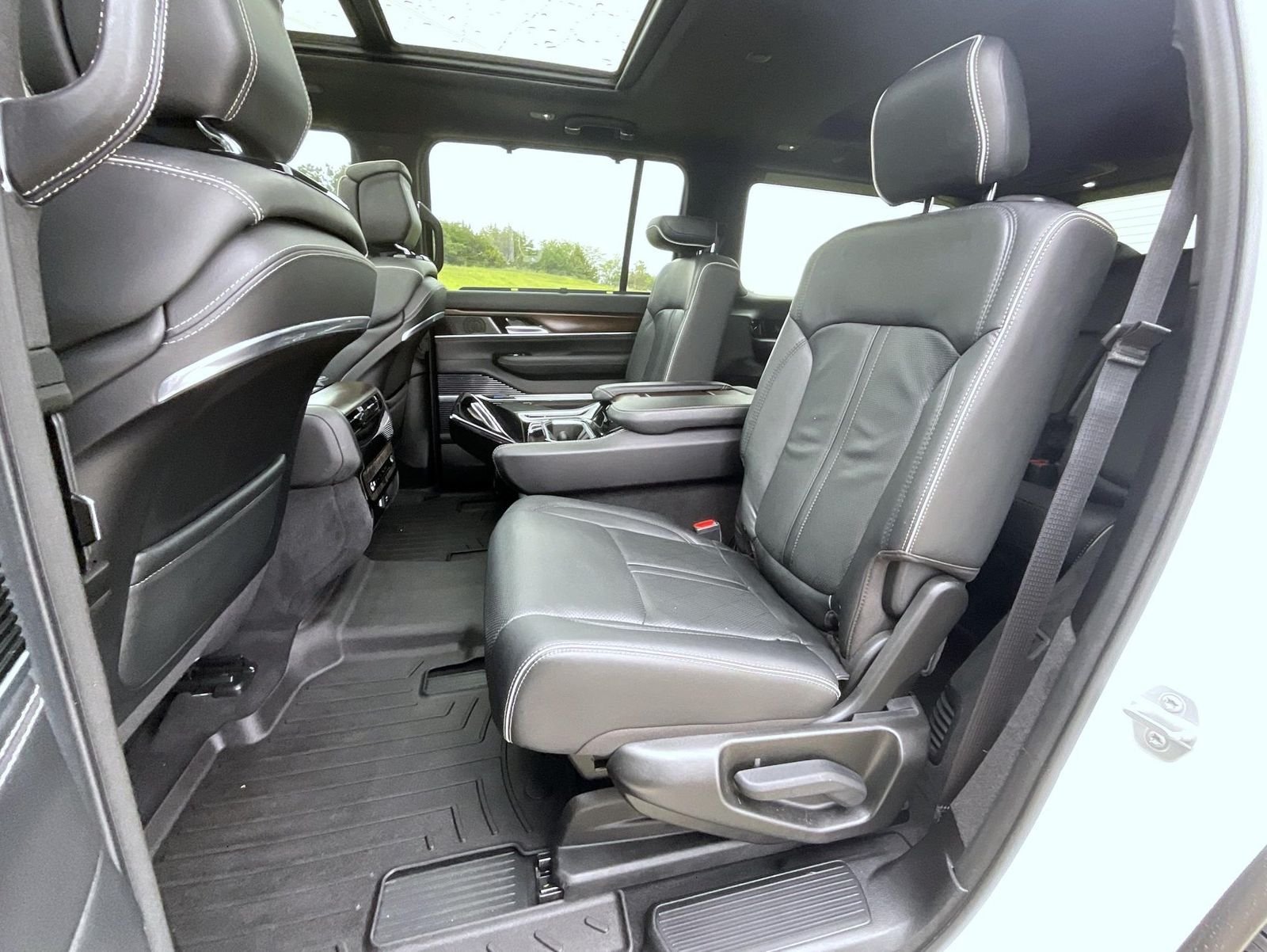 Used 2023 White Jeep Series II image 19