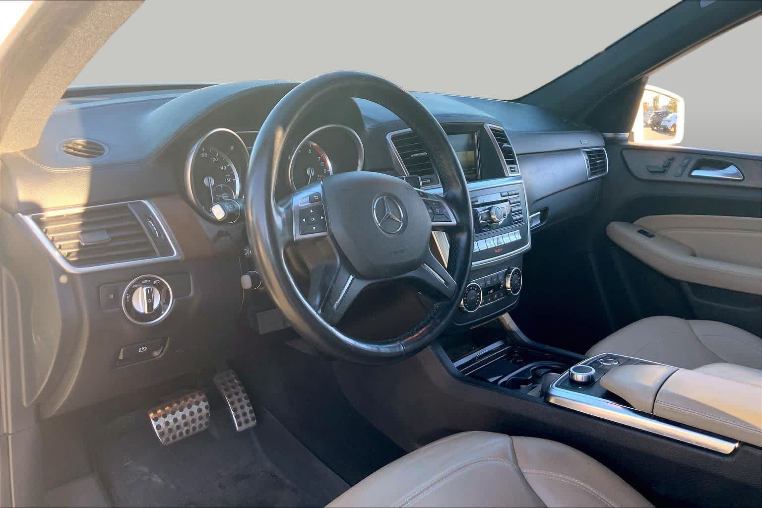 Used 2015 Polar White Mercedes-Benz ML 400 image 18