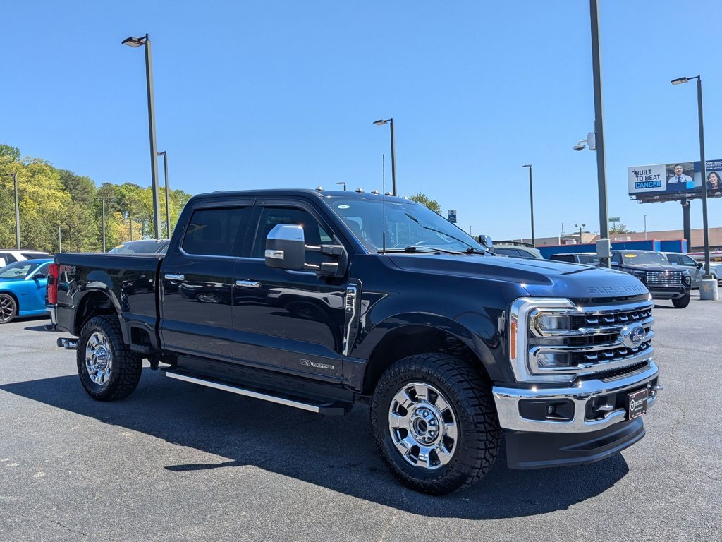 Used 2023  Ford LARIAT image 3