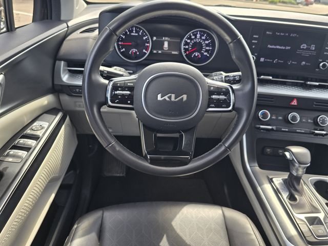 Used 2024  Kia LX image 13