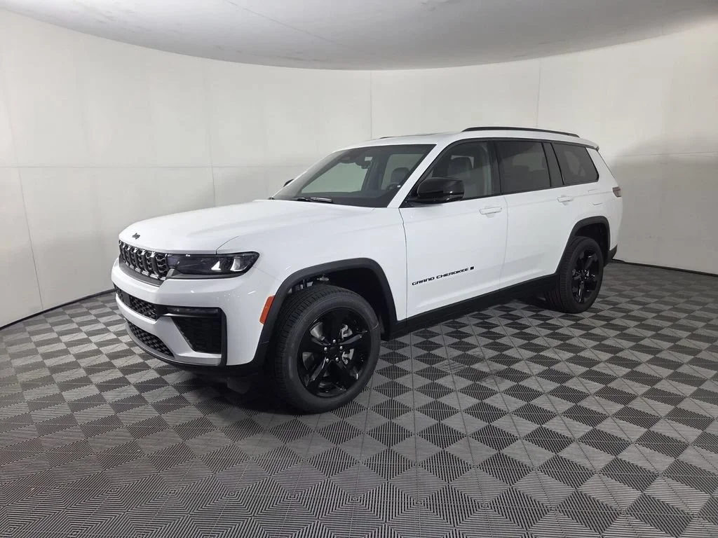 New 2026 Bright White Clear-Coat Exterior Paint Jeep Limited image 4