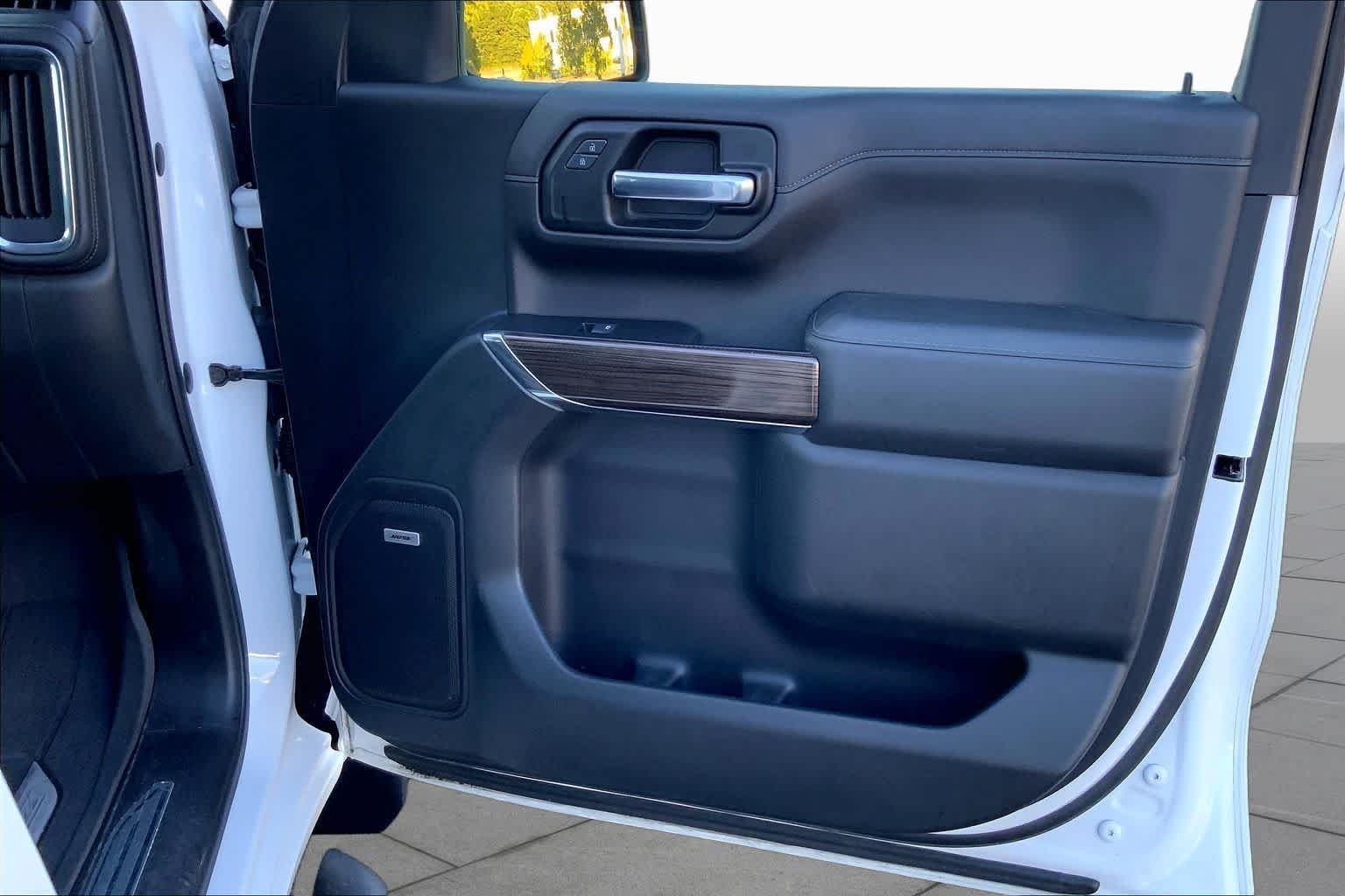 Used 2019 Summit White Chevrolet RST image 19