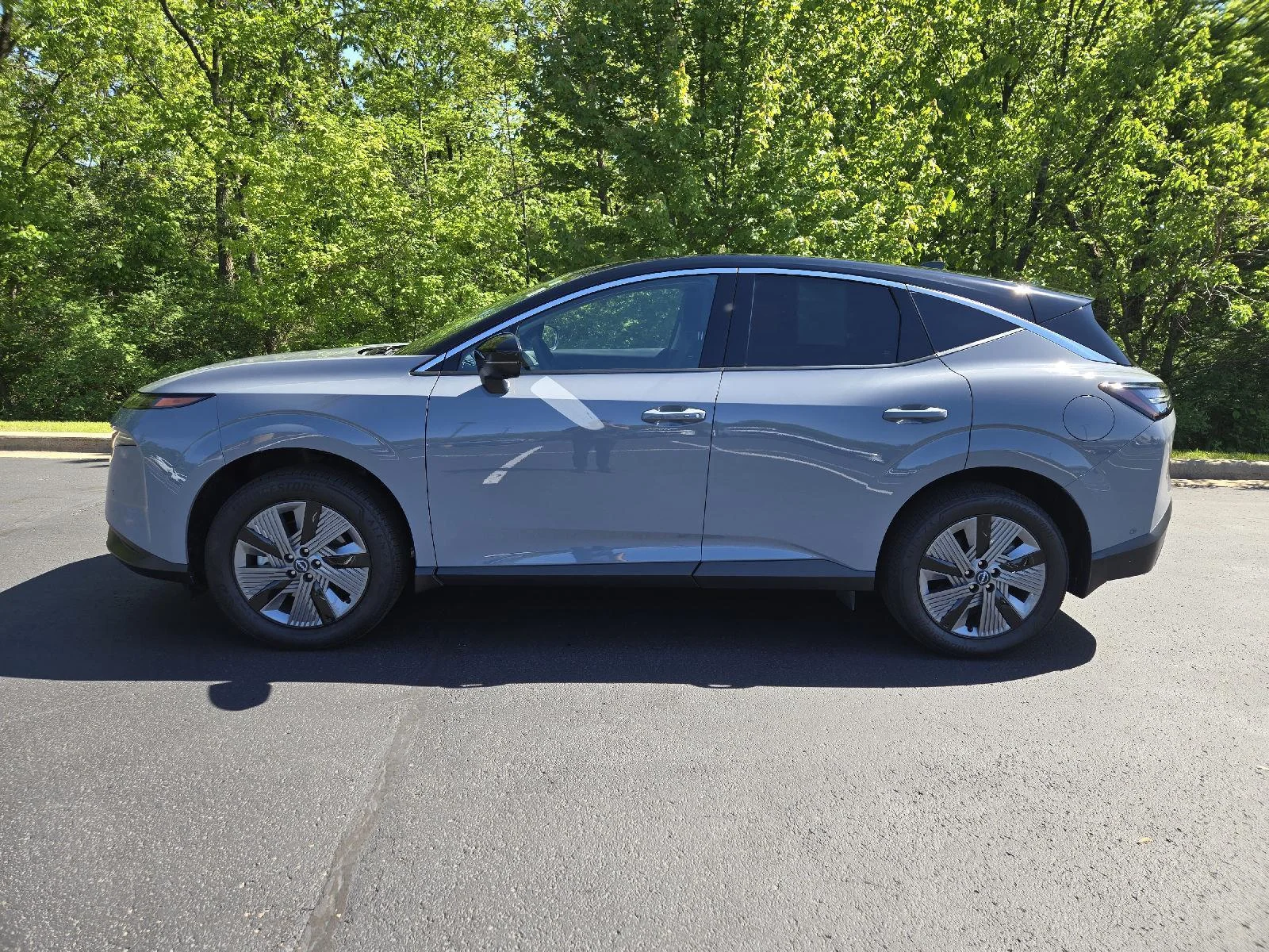 Certified Used 2025 Boulder Gray Pearl/Super Black Nissan SL image 5