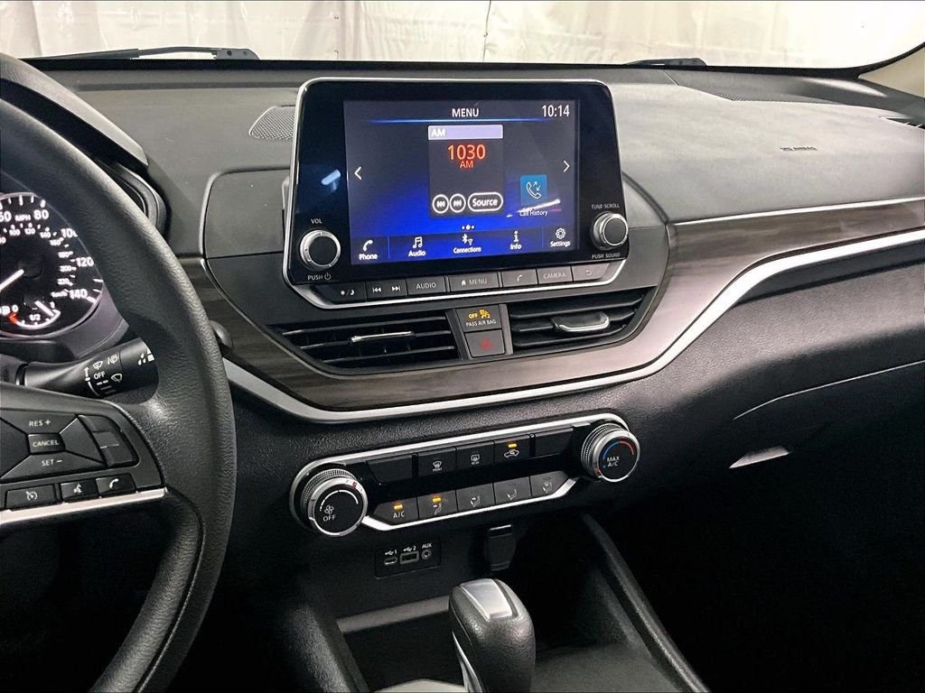 Used 2025 White Nissan 2.5 SV image 18