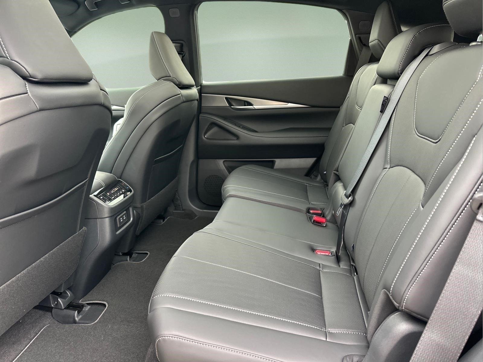 New 2027 GRAPHITE SHADOW INFINITI Luxe AWD image 18