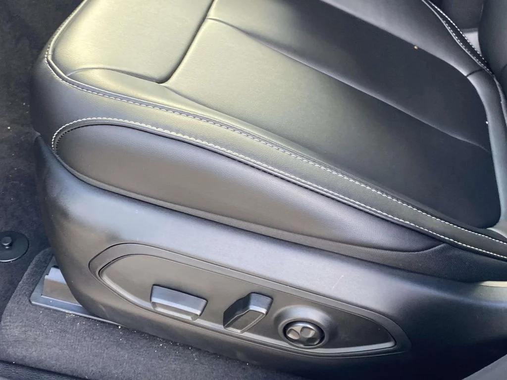 New 2026 Silver Zynith Exterior Paint Jeep Limited image 15