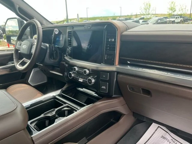Used 2025 Gray Ford King Ranch image 27