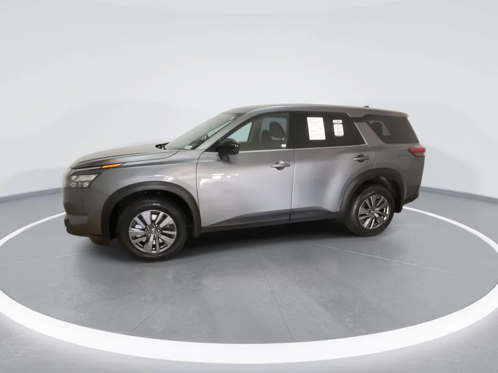 Used 2024 Gray Nissan S image 3