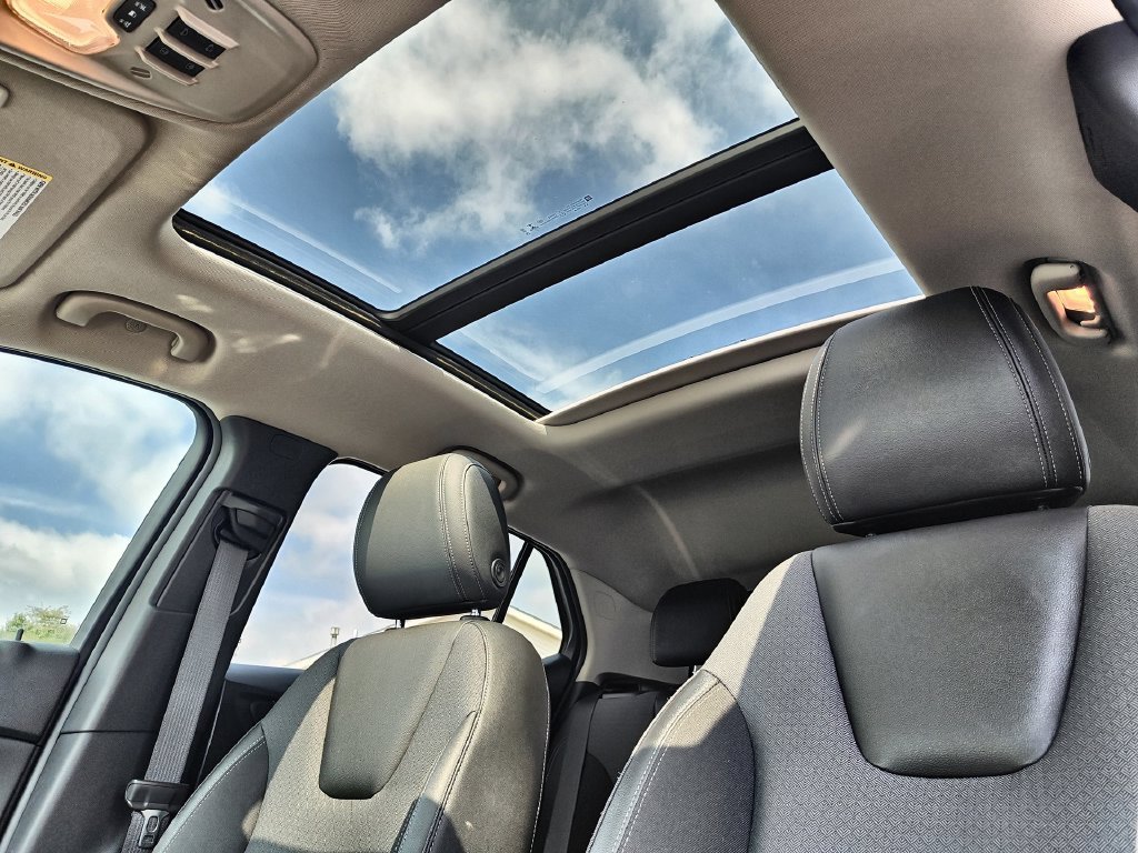Used 2022 Black Buick Select image 22