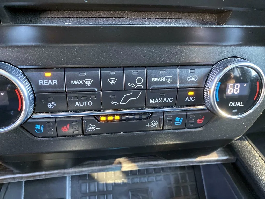 Used 2018 Shadow Black Ford Limited image 16