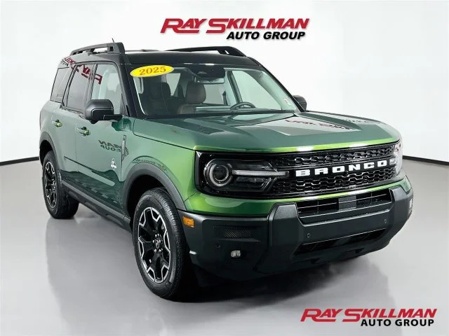 Used 2025 Green Ford Outer Banks image 1