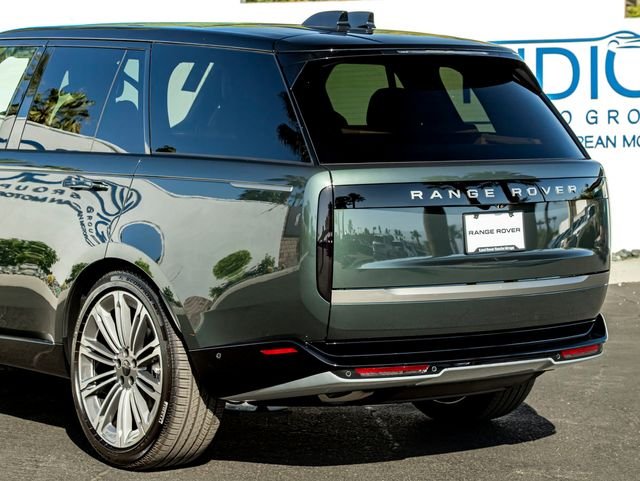 New 2026 Belgravia Green Land Rover SE image 10