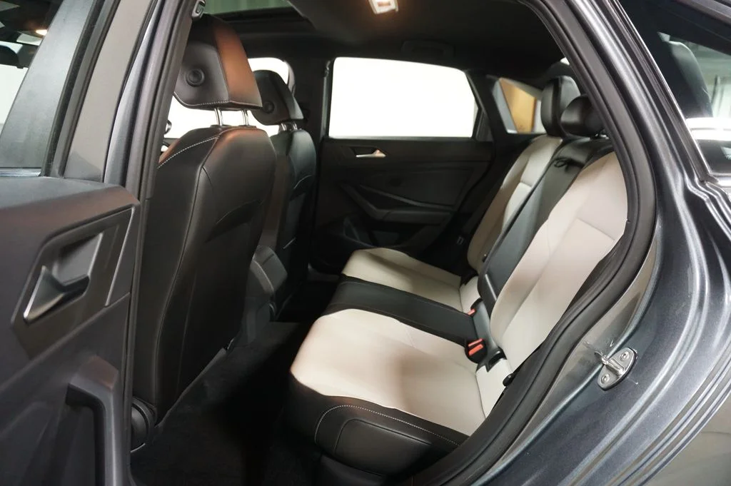 Used 2019 Platinum Gray Metallic Volkswagen R-Line image 14