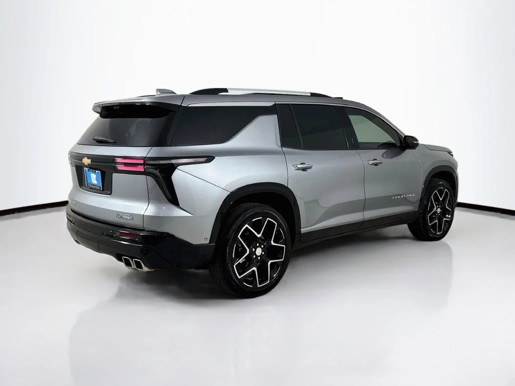 Used 2025 Sterling Gray Metallic Chevrolet High Country image 7
