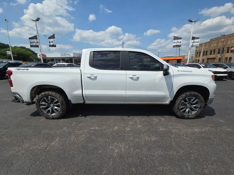 Used 2025 White Chevrolet LT image 8