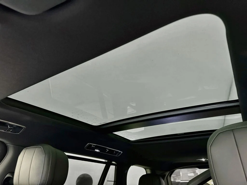 New 2027 Santorini Black Land Rover SE image 22