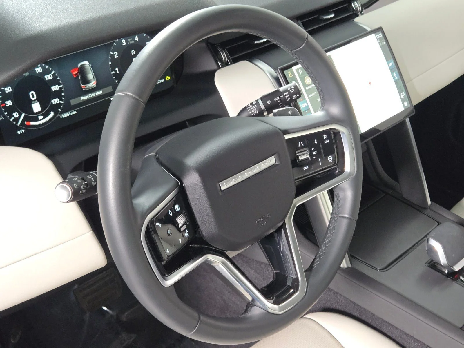 Used 2025 Hakuba Silver Metallic Land Rover S image 23