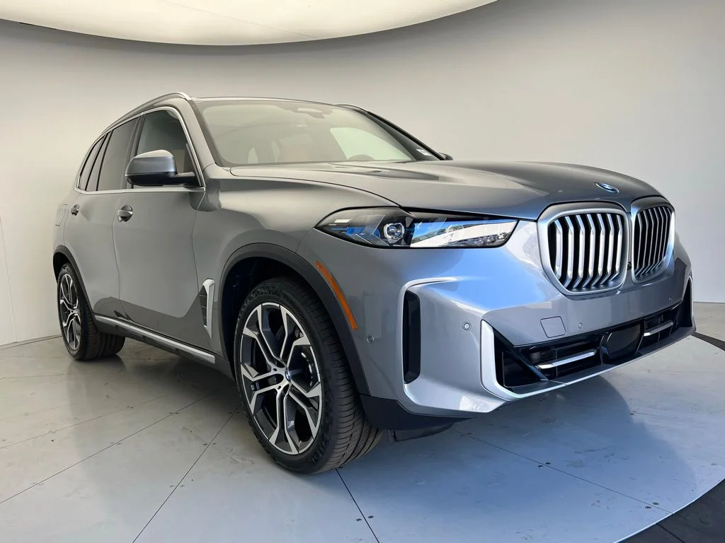 Used 2026 Skyscraper Grey Metallic BMW xDrive50e image 2