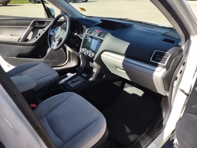 Used 2018 Crystal White Pearl Subaru 2.5i Premium image 22