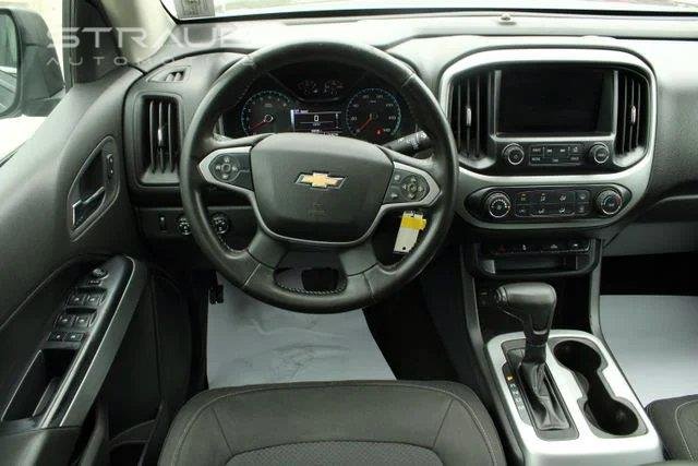 Used 2016 Cyber Gray Metallic Chevrolet 4WD LT image 27