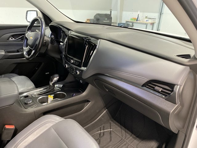 Used 2021 Iridescent Pearl Tricoat Chevrolet Premier image 30