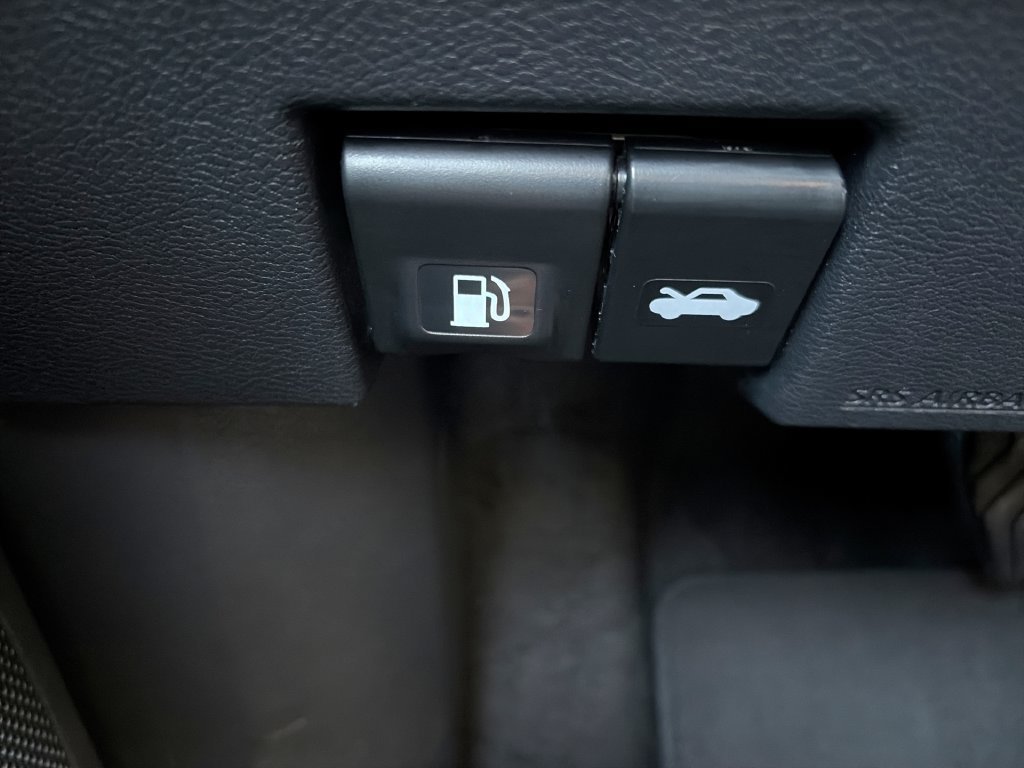 2025 Nissan Versa Sedan SV - Photo 18
