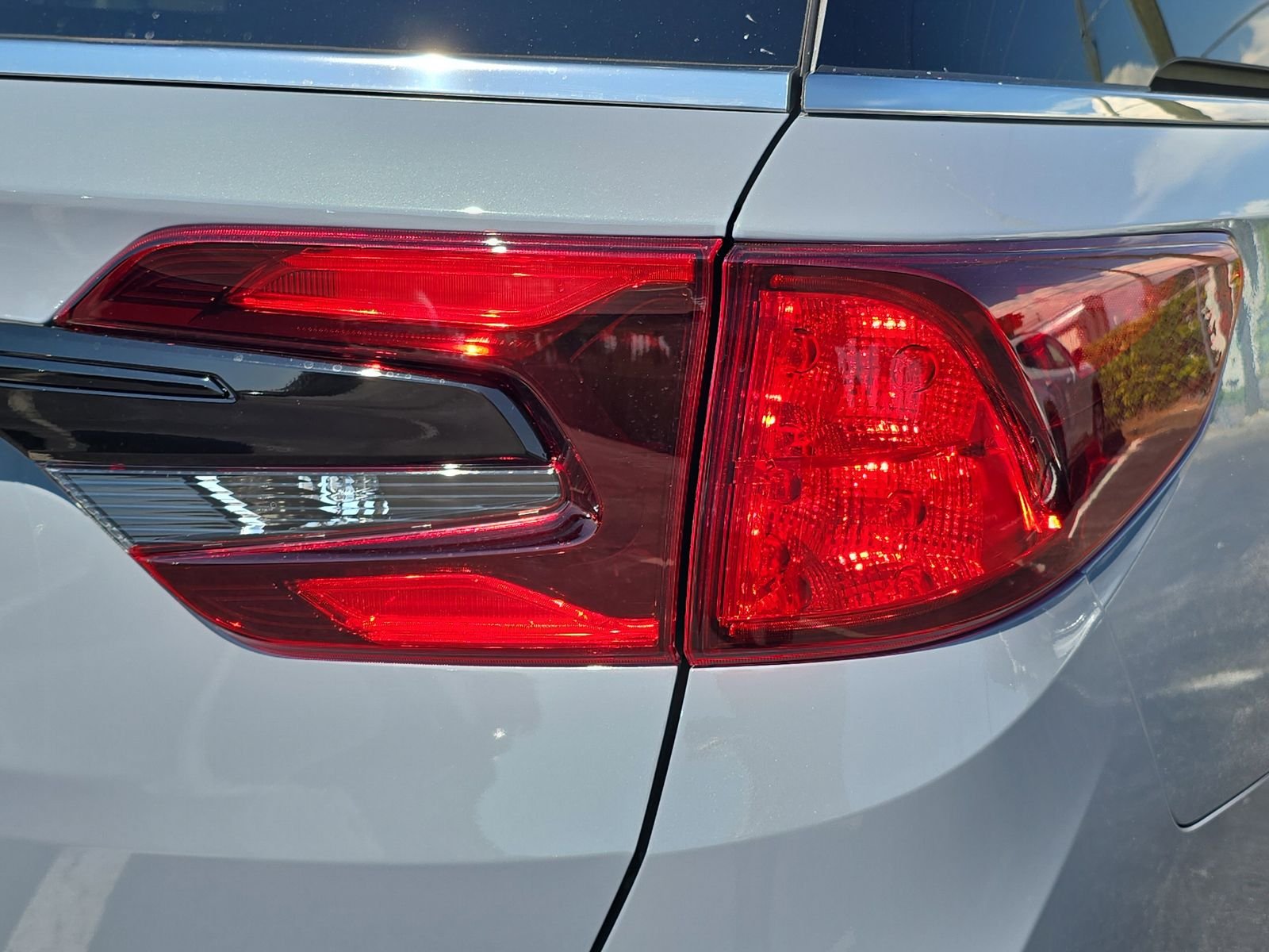 New 2026 Sonic Gray Pearl Honda Touring image 9