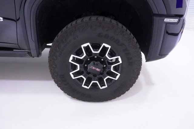 Used 2025 Onyx Black GMC AT4X image 5
