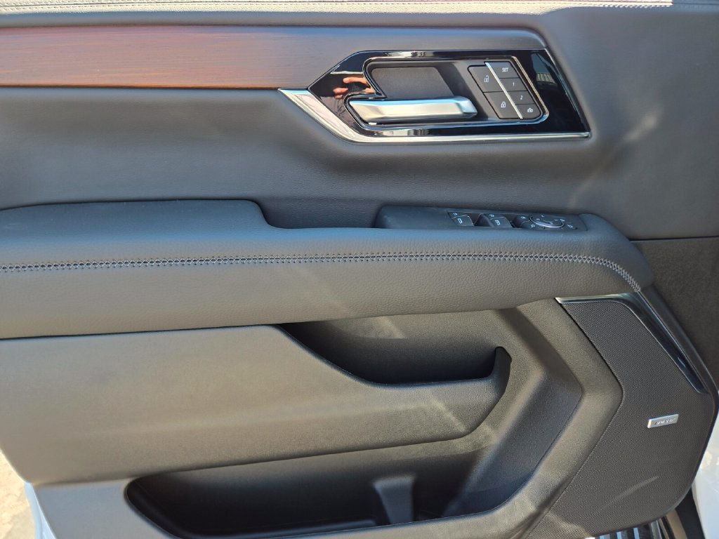 2026 GMC Yukon Denali - Photo 11