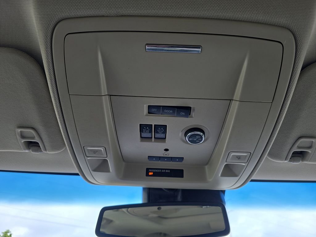 Used 2015 White GMC Denali image 29
