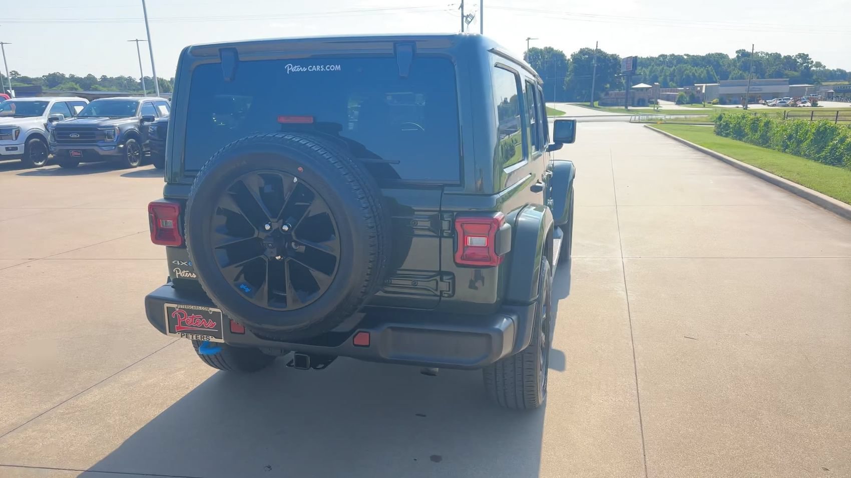 Used 2023 Sarge Green Clearcoat Jeep Sahara image 8