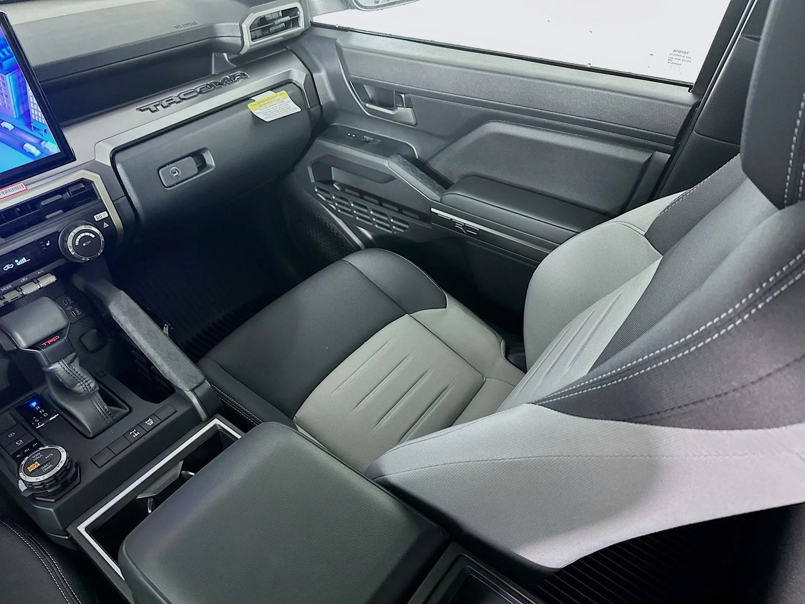 2025 Toyota Tacoma TRD Off Road - Photo 25