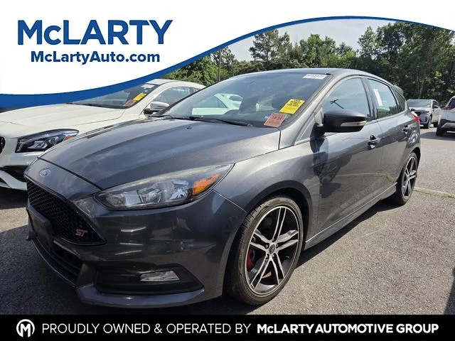 2017 Ford Focus 5 Door Hatch ST's photo